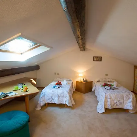 Sleeps 6 Апартаменты *