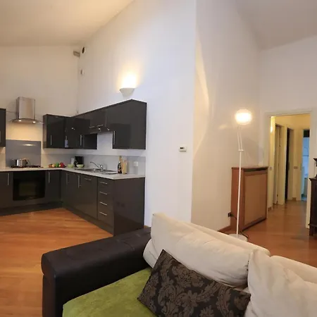 Apartment Sleeps 6 *