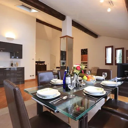 Sleeps 6 Apartment Menaggio